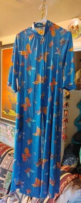 Juego de 2 batas de nailon Vanity Fair de la década de 1970 con estampado de mariposas Maxi Negligee P de colección Foto 1 de 4