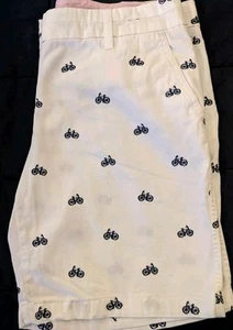 BRITISH KHAKI Woman's/Jr.s White Bicycle Themed Chino Shorts - Size 6 - Picture 1 of 4
