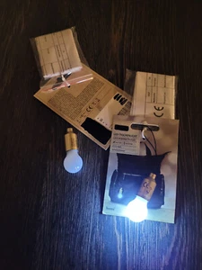 Taschenanhänger | Schlüsselanhänger Glühbirne in Fassung - mit LED- Licht NEU - Bild 1 von 18