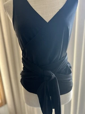 Blusa sexy vanguardista años 90 Y2K Kenneth Cole NY para mujer negra con lazo cintura cuello en V Foto 1 de 4