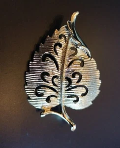 Broche ancienne coeur feuille ton or - Photo 1/5