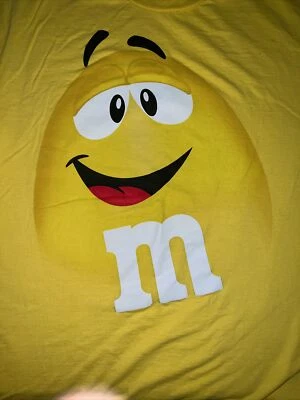 Camiseta gráfica promocional vintage amarela amendoim M&M tamanho M - Imagem 1 de 3