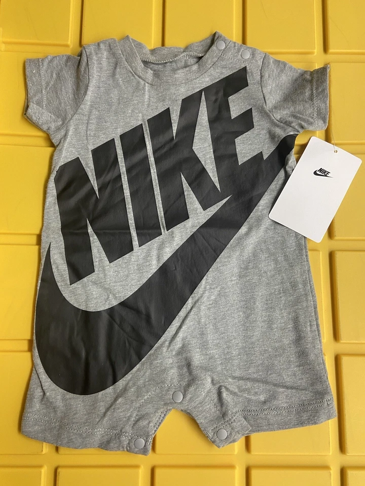X818 Nike Baby Boys Short Sleeve Logo Romper Grey Infant Size 3m