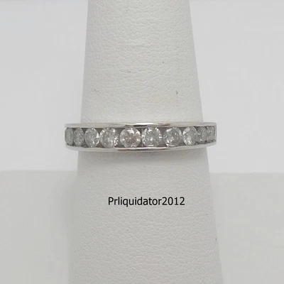 Anillo de boda de aniversario de diamantes redondos naturales de 1 quilate de oro blanco de 10 quilates Foto 1 de 4