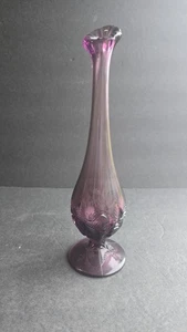 Vintage Fenton Vase Amethyst Pflaume Glas 8,5" Erdbeerfarn Sockel USA - Bild 1 von 9