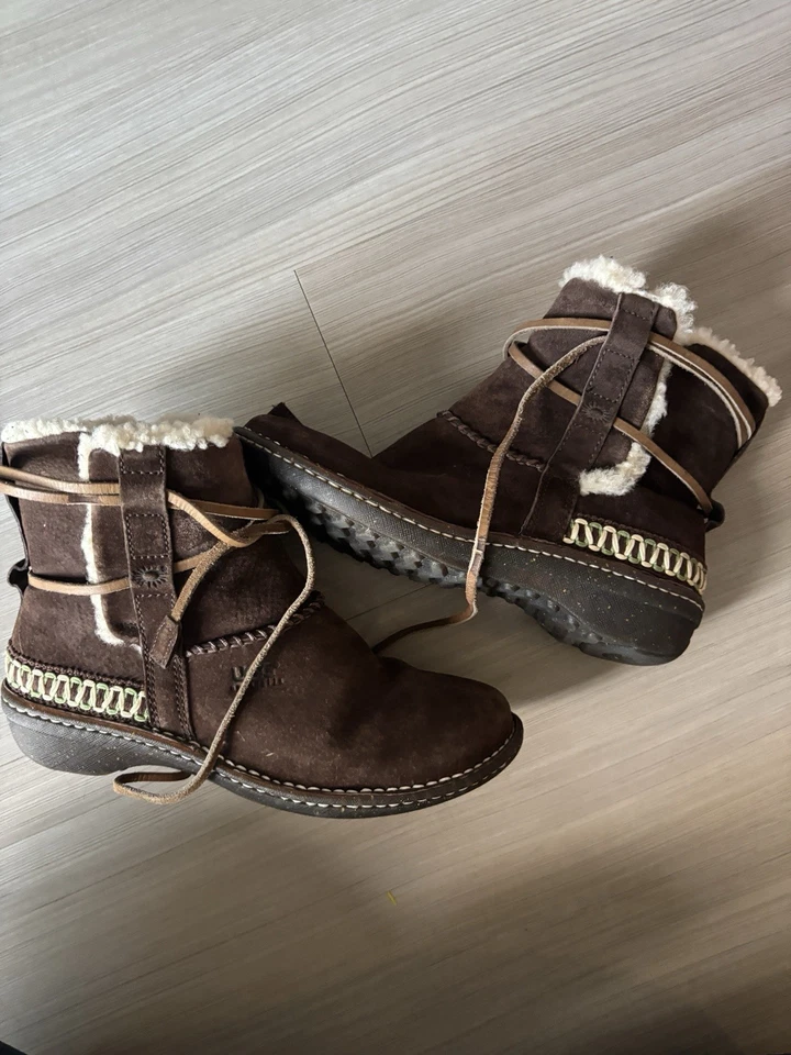 UGG COVE Winter Shearling Ankle Boots Size 9 S/N 5178 Brown Suede Wrap Booties - Image 1 of 4