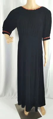 Maxi Vestido para Mujer Carol Anderson Negro Terciopelo Campesino Cinta Borde Rojo Talla 8 Foto 1 de 4