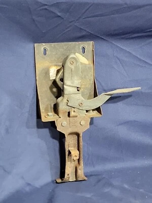 AMC Rambler Classic 1961 capó pestillo soporte montaje  Foto 1 de 4