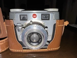 Kodak Signet 35 Film Camera w/ Case Ektar Lens Synchro 300 Shutter Rangefinder - Picture 1 of 13