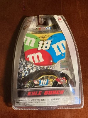 Coche diecast Kyle Busch #18 2010 M&M’s escala 1:64 NASCAR Winners Circle Foto 1 de 4