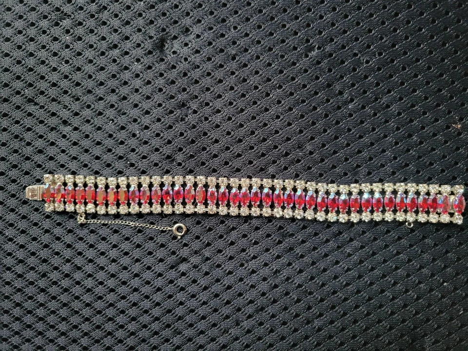 SIGNED VINTAGE B. DAVID RUBY EMERALD RHINESTONE BRACELET - BEAUTIFUL STUNNING !! - Image 1 of 4