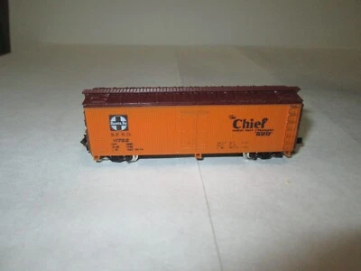 N-Scale Reefer Car: #11722, Con-cor, Santa Fe, 40' Wooden, Rapido Couplers - Image 1 of 2