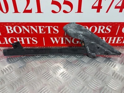 Vedação de canto para janela frontal direita Porsche 911 991 fabricante de equipamento original 2012-2016 99153754202 - Imagem 1 de 4