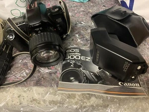 Canon EOS 500 Analoge Spiegelreflexkamera Inkl Sigma 35~105 mm Zoom-Objektiv - Foto 1 di 7
