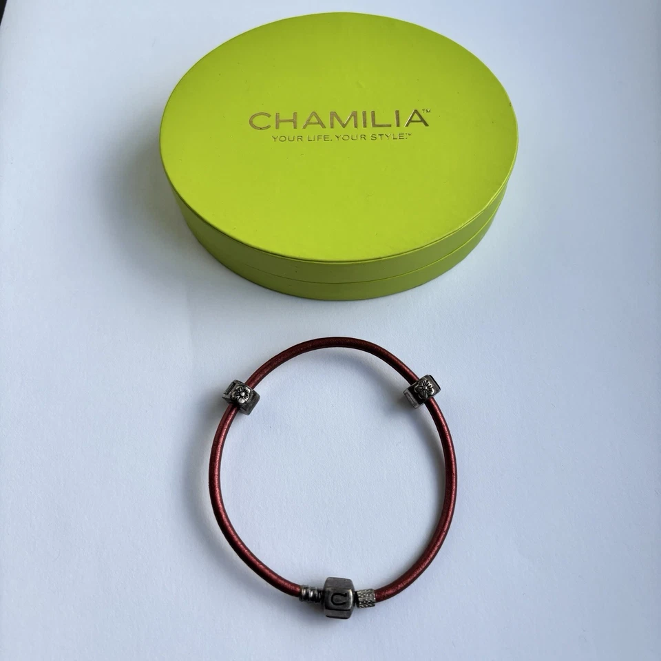 Pulsera a Presión Chamilia 7 pulgadas Cuero Metálico Caqui y 2 Cuentas Camilia con Caja Foto 1 de 4