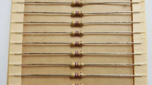 Lot of 210 KOA Part # CF1/4CT52R471J RESISTOR 470 OHM 1/4W 5% CARBON COMP  - Picture 1 of 4