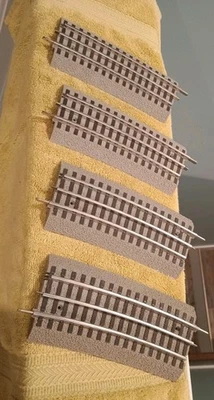 4 USED LIONEL FASTRACK 072 HALF CURVES O GAUGE 6-12055  - Image 1 of 2