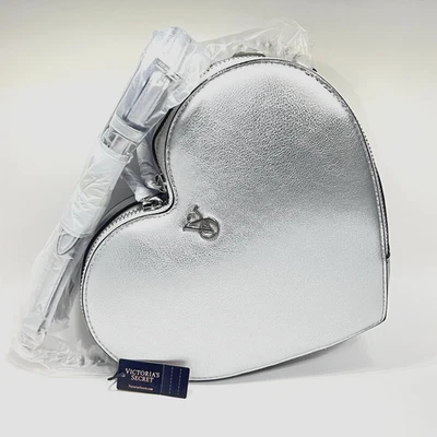 Bolso Bandolera Victoria's Secret Pequeño Metálico Plateado Imitación Cuero Corazón Nuevo Foto 1 de 4