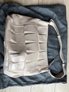 Genuine Calvin Klein Ladies Handbag In Cream and dust bag - Picture 1 of 10