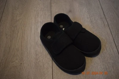 New black plimsoll boy girl school UK size 9 - Image 1 of 4