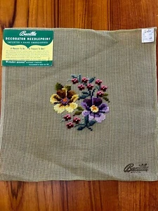 De colección Bucilla Decorador Bordado a Mano Punta de Aguja Floral 13x13 - Imagen 1 de 6