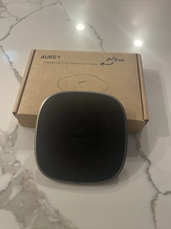 AUKEY Graphite Lite Q 10W Wireless Fast Charger Model LC-C6 - Image 1 of 1