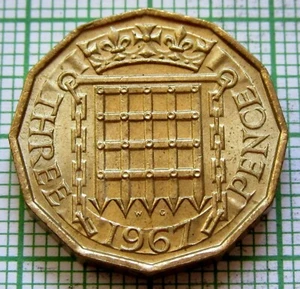 GREAT BRITAIN ELIZABETH II 1967 THREEPENCE 3 PENCE, BRASS UNC LUSTRE - Picture 1 of 6