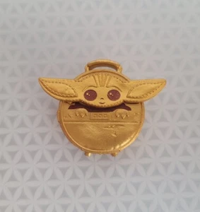 Zuru Mini Brands Disney Store Edition 5 - Gold Yoda Purse *ULTRA RARE* Star Wars - Foto 1 di 2