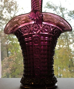 Antike große lila EAPG Pressglas Korb Vase - Bild 1 von 15