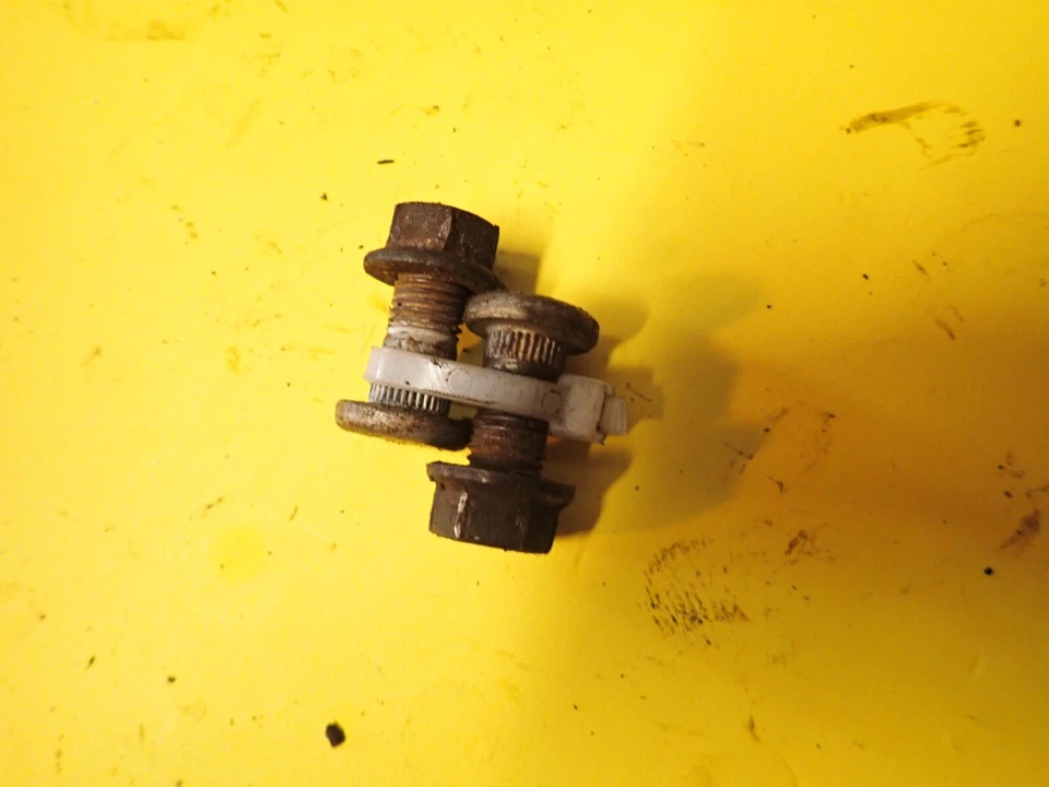 Tornillo de cubo de rueda Suzuki Quadrunner 230 LTF 230 LT-F 230 Foto 1 de 1