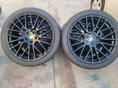 (4) LLANTAS 22X10 PORSCHE NEGRO BRILLANTE NEUMÁTICOS PIRELLI CAYENNE TURBO SPORT 4S Foto 1 de 4