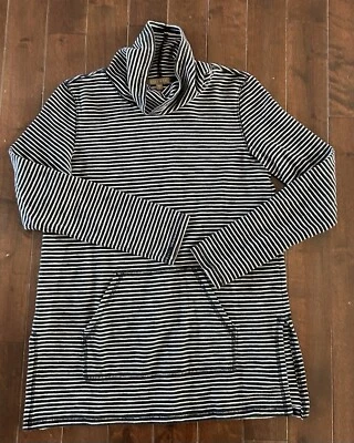 Top Lilla P pequeño a rayas blancas y negras para mujer Foto 1 de 4