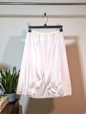 Sexy Floral LACE Trim Half Slip Skirt White 100% NYLON Stretch Women's Medium  - Image 1 of 4