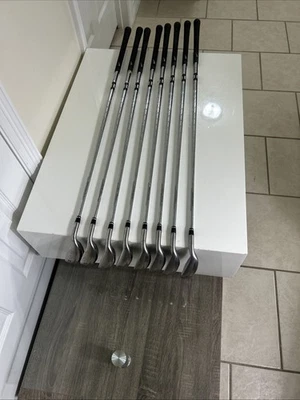 Juego de hierros de golf Nike para diestros con honda (4,5,6,7,8,9,P,A) Foto 1 de 4