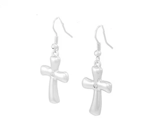 Pendientes colgantes cruz tono plata 1,75x0,75 pulgadas - Imagen 1 de 2