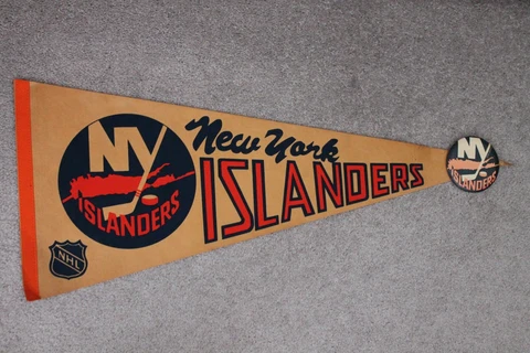 1980's New York Islanders NHL Pennant and pin Cover