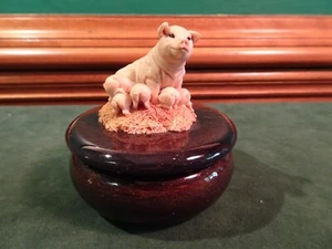 COUNTRY ARTISTS PIG FAMILY WOODEN TRINKET BOX, ENGLAND, 3.25" DIAM., 1990 - Picture 1 of 10