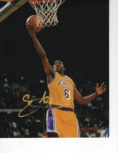 L.A. LAKERS EDDIE JONES SIGNED LAYING IT UP 8X10 - Picture 1 of 1
