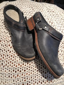 ugg gene mule