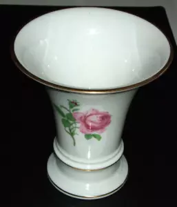 Ancien vase entonnoir avec roses - porcelaine Fürstenberg - issu d'une ancienne succession - Photo 1/8