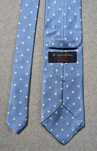 Corbata Brooks Brothers polar dorada hecha a mano seda azul claro con lunares blancos - Imagen 1 de 7