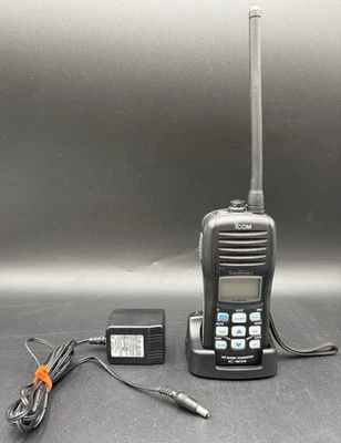 ICOM IC-M34 Ricetrasmettitore Radio Marina VHF Galleggiante con Caricatore - Funzionante - Nero Ottime Condizioni - Immagine 1 di 4
