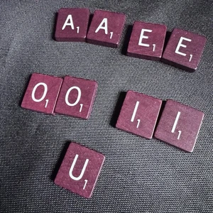 Vowels A E I O U Scrabble Game Deluxe Edition Replacement Red Letter Tiles ONLY - Picture 1 of 1