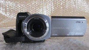 Sony Handycam DCR-SR85 - 60gb HDD/25x Optical Zoom W/BATTERY, BAG, CABLES - Picture 1 of 9