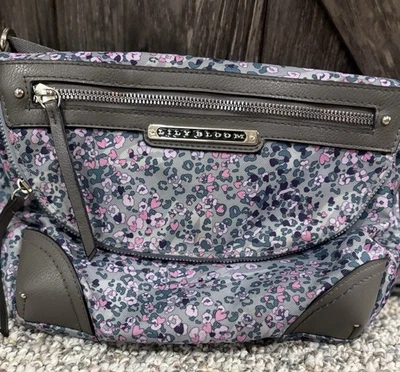 Cartera Bandolera Lily Bloom Ruth XBody Azul Floral Interior Neón Muchos Bolsillos Foto 1 de 4