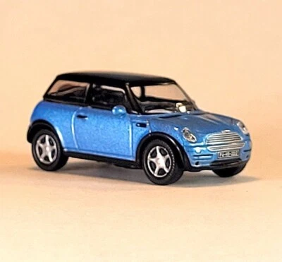 HO 1:87 Model Power BMW Mini Cooper hatch-back, blue, black - Image 1 of 2