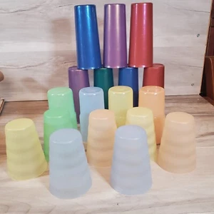 Vintage Tupperware Tumblers Pastello 18 Lotto Coppe Multicolore Arcobaleno - Foto 1 di 9