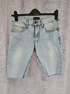 Pantaloncini Zara blu chiaro in denim con taglio. taglia UK 30 - Foto 1 di 4
