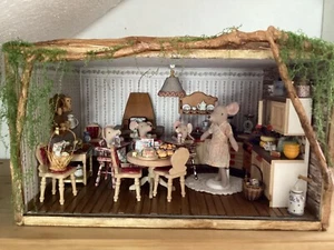 Puppenstube/Puppenhaus Maushaus mit Maileg Mäusen - Bild 1 von 12