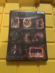 The Hunger Games Set Adesivi da Collezione 8 Pezzi Nuovi Sigillati - Foto 1 di 2